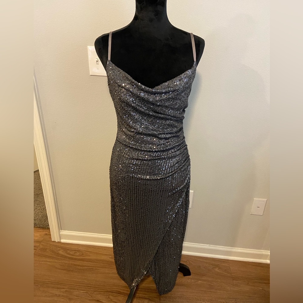 ❤️‍🔥 - Sequin Tight Slit Dress